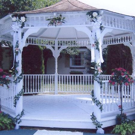 Hotel Carlisle & Embers Convention Center Bagian luar foto