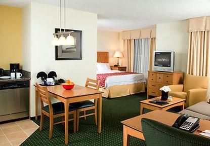 Hotel Carlisle & Embers Convention Center Bagian luar foto