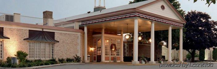 Hotel Carlisle & Embers Convention Center Bagian luar foto