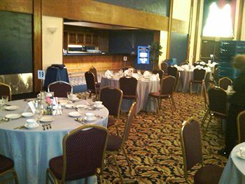 Hotel Carlisle & Embers Convention Center Bagian luar foto